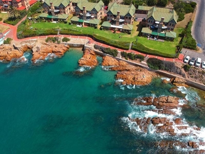 Omstanders hoor visserman se krete, NSRI red hom