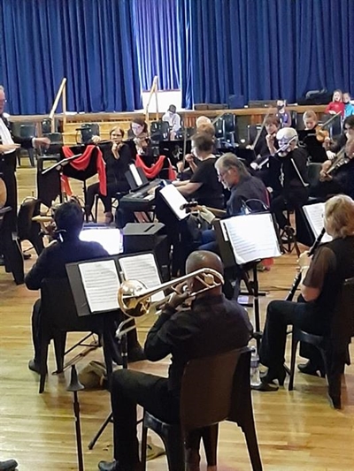 Orchestra back on track despite small audience