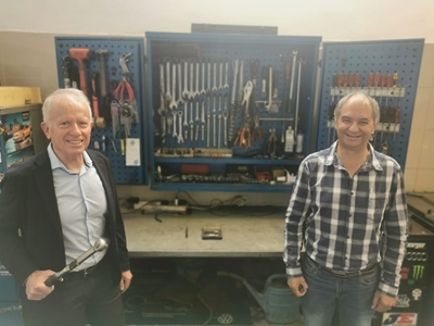 R2R throws a spanner in the works