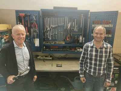R2R throws a spanner in the works
