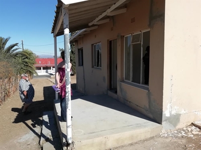 Vervalle huis byna beset
