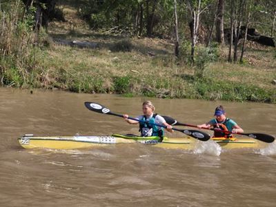 Naelbyt-eindstryd in Visrivier-kanomarathon