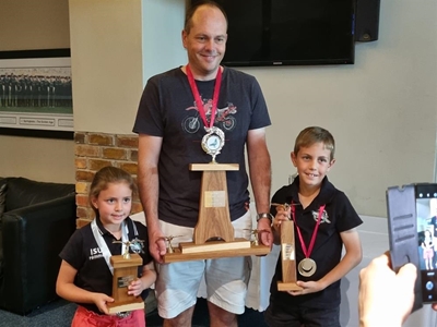 Maré-gesin oorheers Merino-posduifklub prysuitdeling