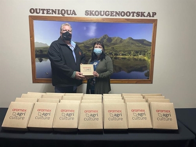 Geskenkies vir agriwerkers help met onderhoude