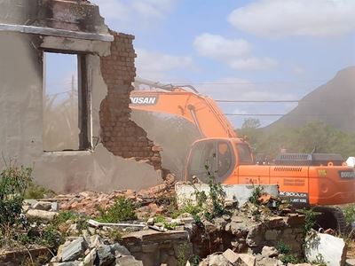 Notorious Queen Street house demolished