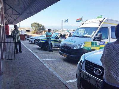 Besigheidsroof in Voorbaai helderoordag