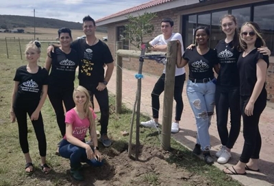 Models plant trees