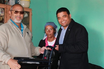  Burgemeester bring vir behoeftiges hoop
