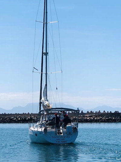 Iconic Mossel Bay welcomes seafarers on wind-still Southern Cape 