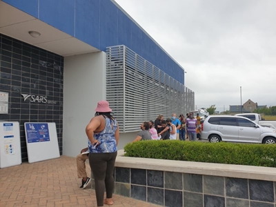 Taxpayers queueing outside Sars office