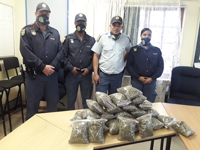 Polisie konfiskeer dagga