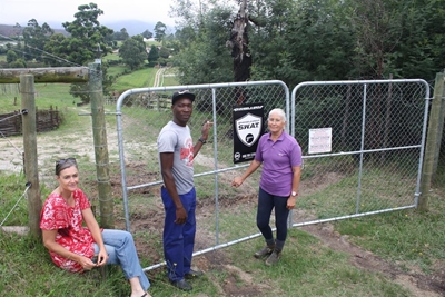 Sheriff removes gate to give access