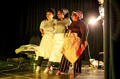 Oudtshoorn-stories vir tweede jaar in kollig by KKNK