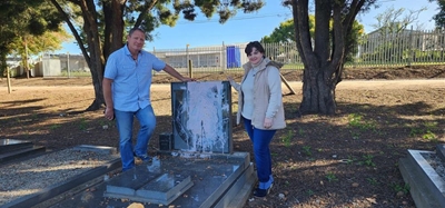 Hande en grawe nodig vir Blanco-begraafplaas