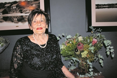 Ses dekades van gemeenskapsdiens