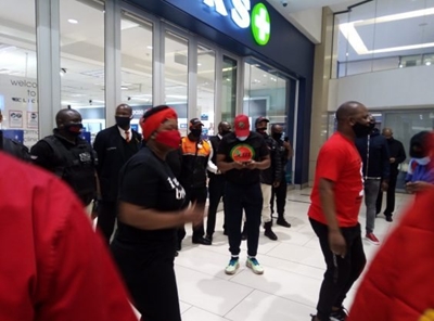 Sanef condemns ‘intimidatory behaviour’ towards eNCA journalists from EFF supporters