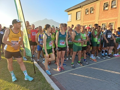 Mad hatters and tea cups at Glenwood night run