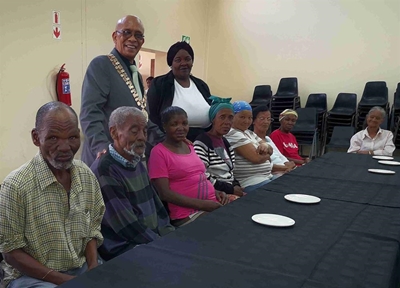 Mayor has tea with Ward 3 folk