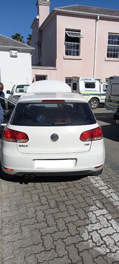 Three nabbed for business robbery 