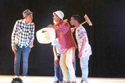 Toneelfees bars uit sy nate