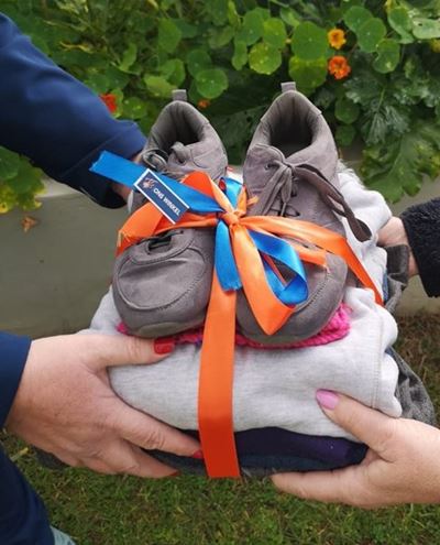Liefdadigheidswinkels herdenk mylpaal met Dade van Hoop