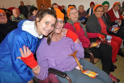 Helpende Hand en kinders bederf bejaardes