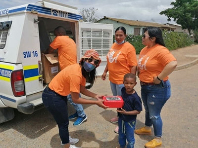 Polisie gee om vir kinders