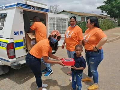 Polisie gee om vir kinders