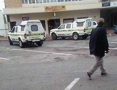 Woman shot in robbery in George CBD