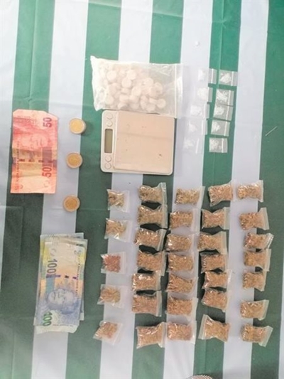 Man arrested over drugs in Hornlee