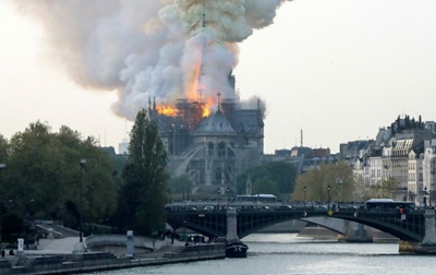 Tears and shock as Notre-Dame burns