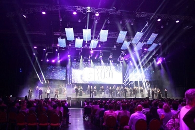 Afrikaans in feesformaat opgedis