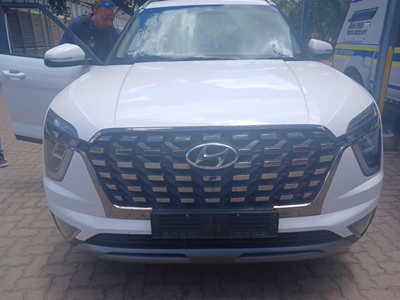 Polisie slaan hard toe op vermeende dwelmhandelaars