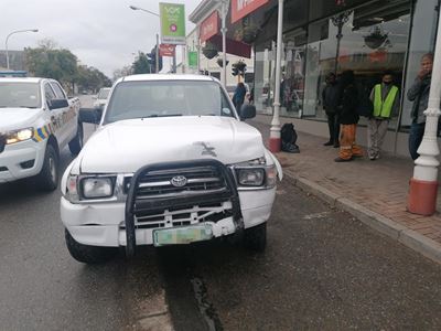 Bakkie in tweede botsing