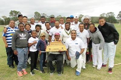 Krieketspelers verdedig trofee 