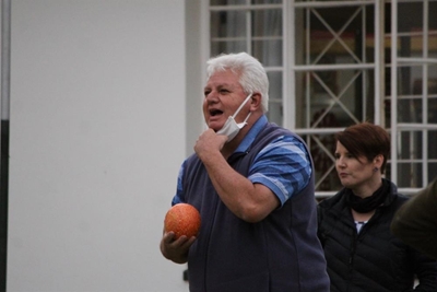 Botha's Garage leads in bowling league