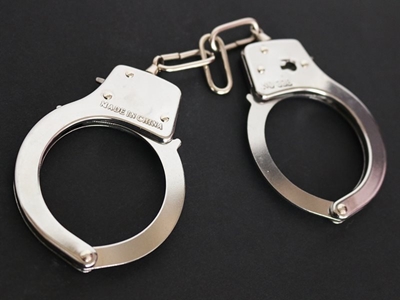 Bestuurder vas na 41 kinders in taxi gekry