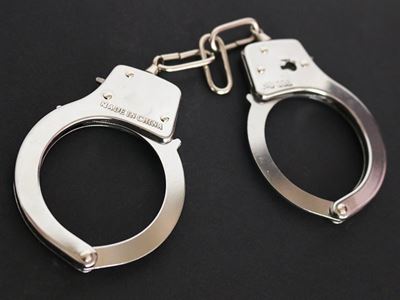 Bestuurder vas na 41 kinders in taxi gekry