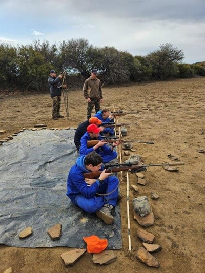 Jong jagters besoek die Noord-Kaap
