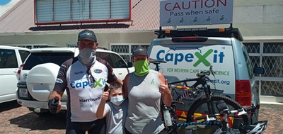 Man ry fiets vir CapeXit