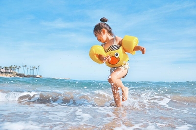 Hot weather forecast with light rain along the coast