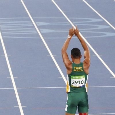 Bruised knee delays Van Niekerk's comeback