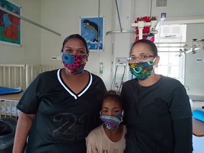 Naaldwerksters reageer ywerig op hospitaal se maskernood