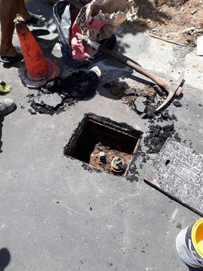 Tarring over a fire hydrant?