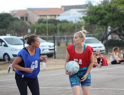 Thunder Sisters en Berties in die finaal