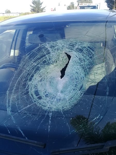 Baksteen tref motor op N2