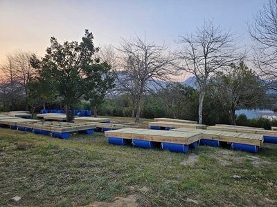 Temporary TV set at Garden Route Dam 