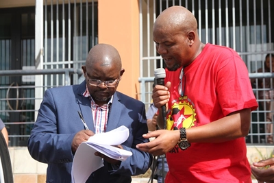 Saftu-lede vaar die strate in