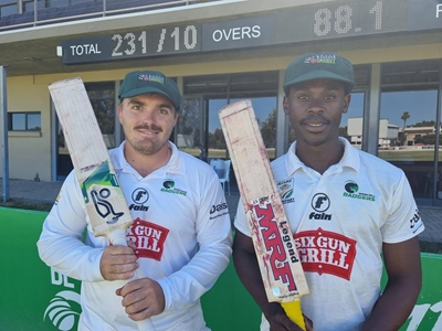 Record partnership secure victory for Badgers