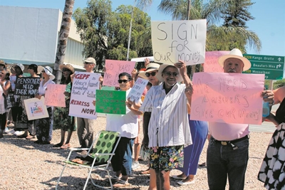 Oudstaatsamptenare betoog oor betaling van pensioengeld